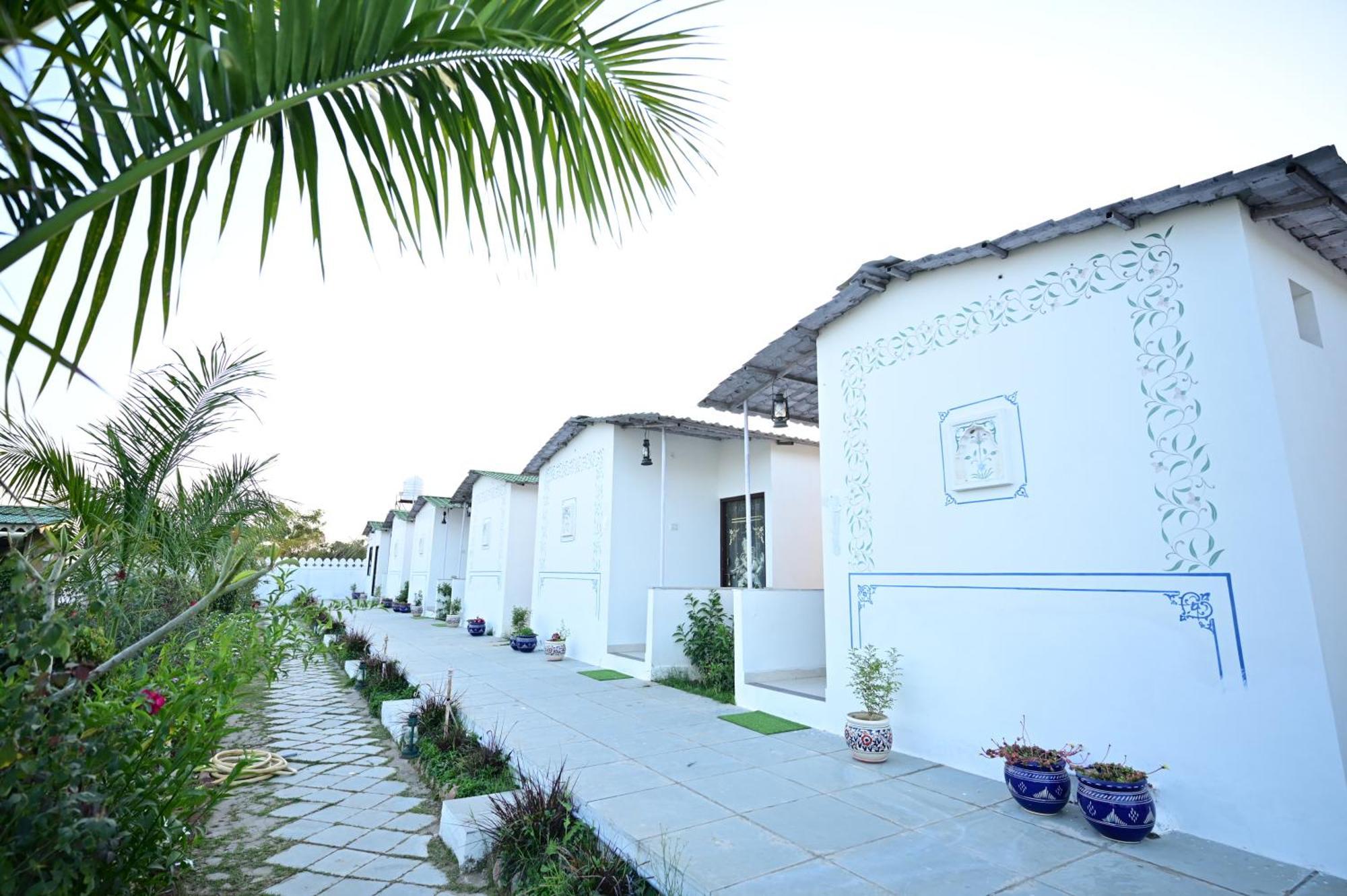 The Castle Crown - Hem Vilas Resort Ranthambhore ساواي مادهوبور المظهر الخارجي الصورة