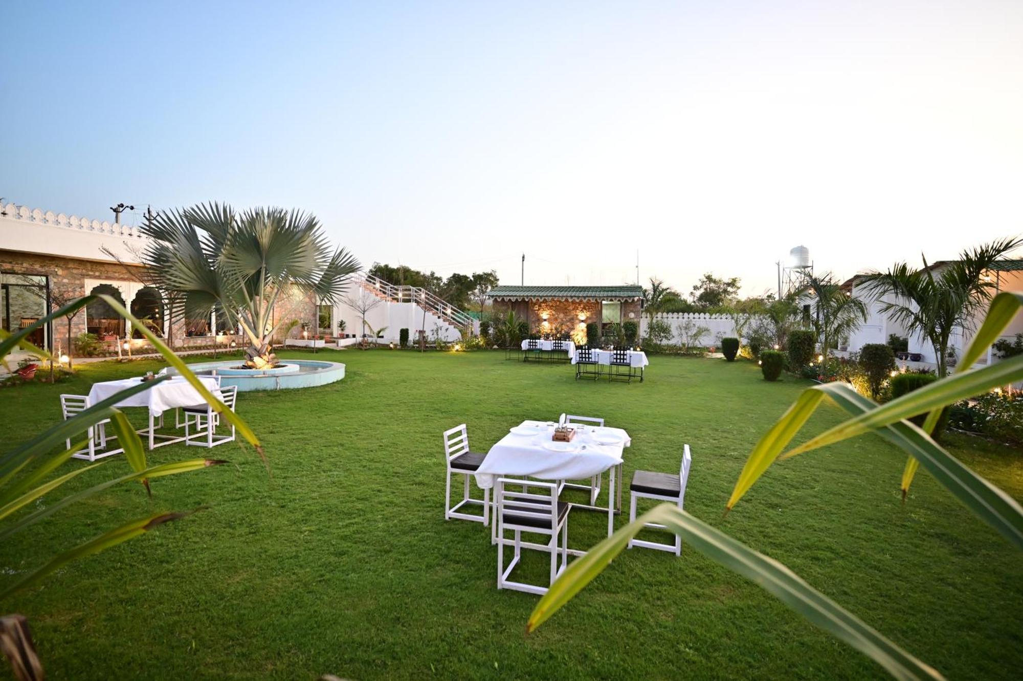 The Castle Crown - Hem Vilas Resort Ranthambhore ساواي مادهوبور المظهر الخارجي الصورة