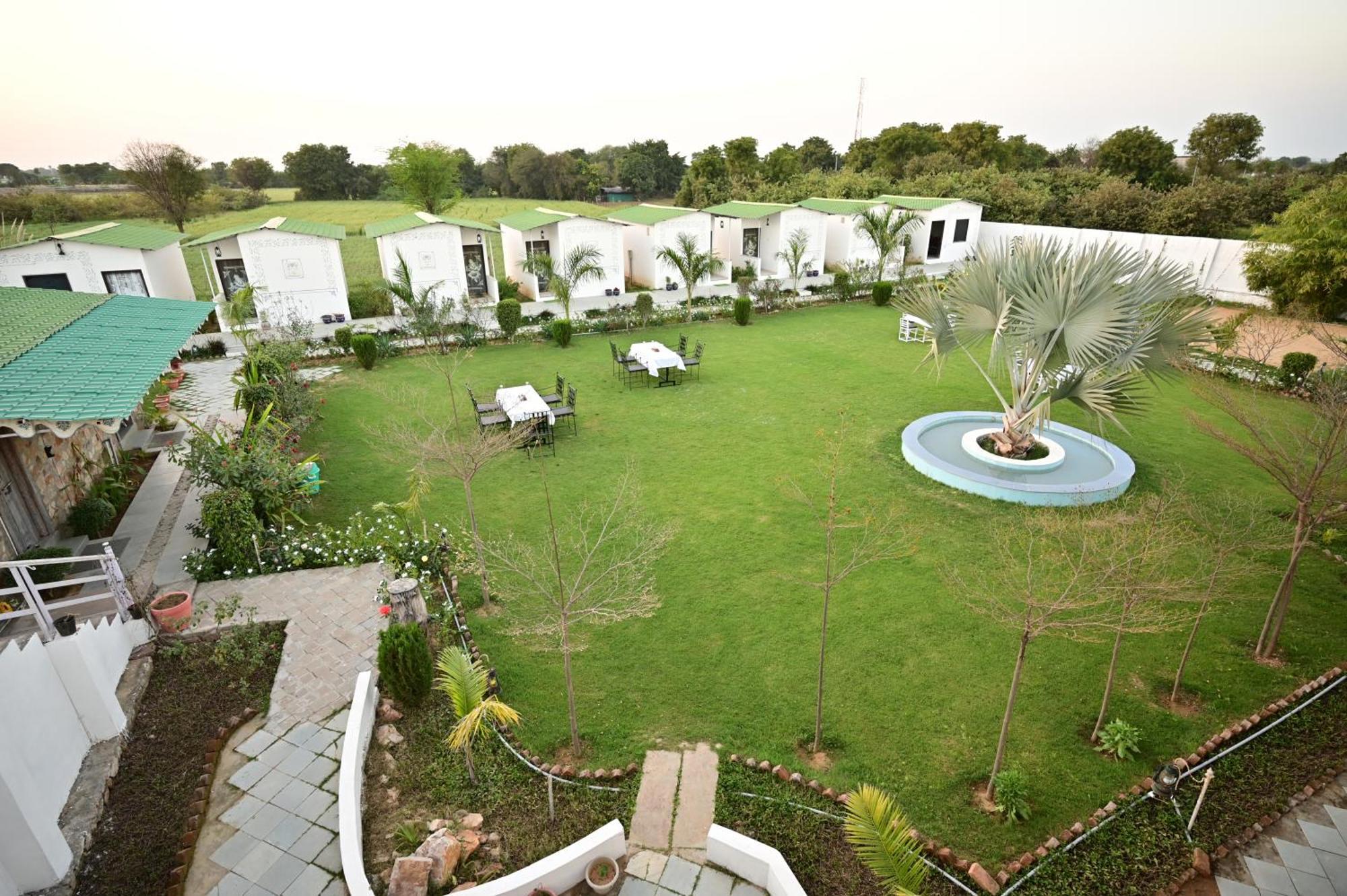 The Castle Crown - Hem Vilas Resort Ranthambhore ساواي مادهوبور المظهر الخارجي الصورة