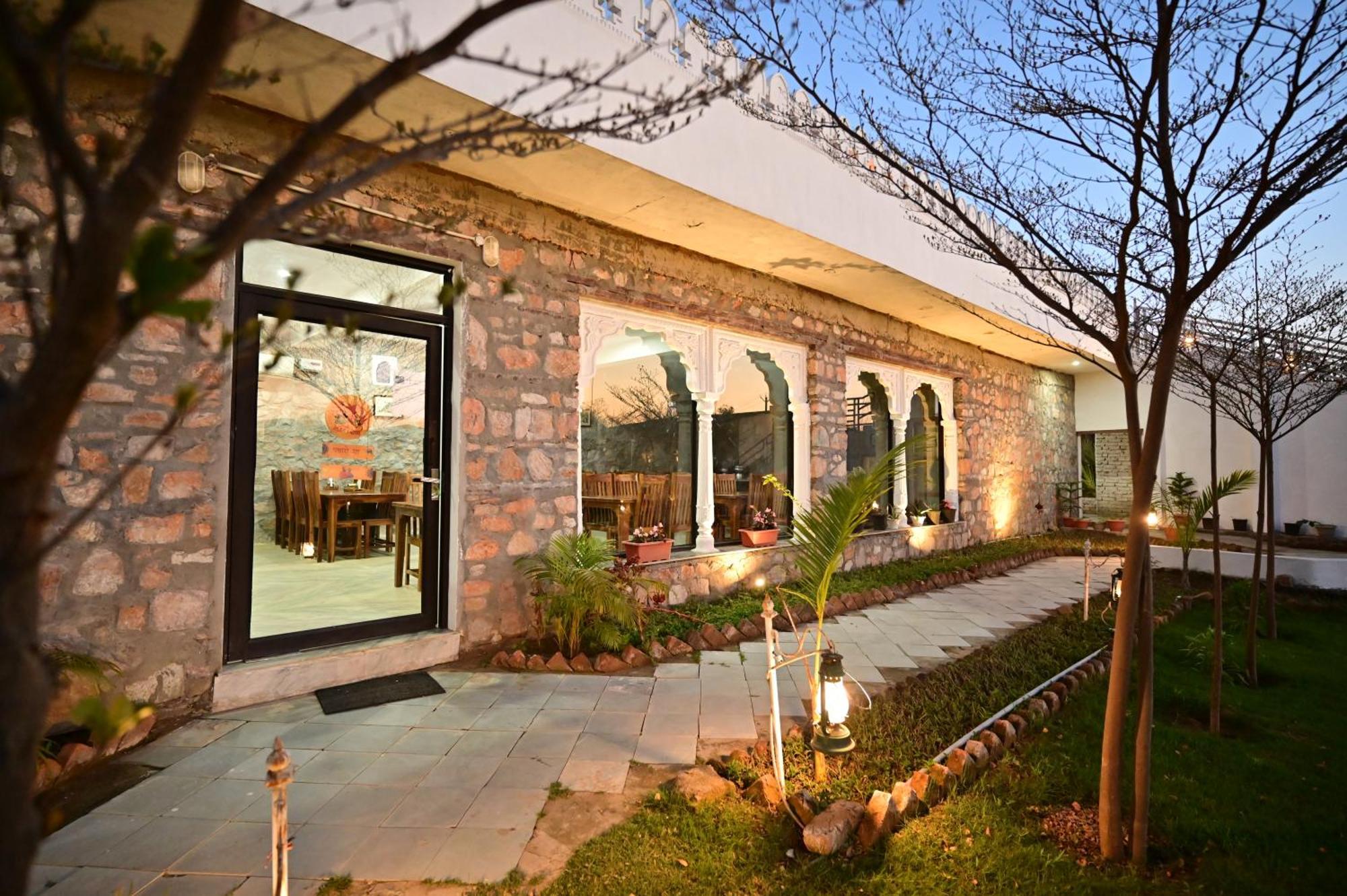 The Castle Crown - Hem Vilas Resort Ranthambhore ساواي مادهوبور المظهر الخارجي الصورة