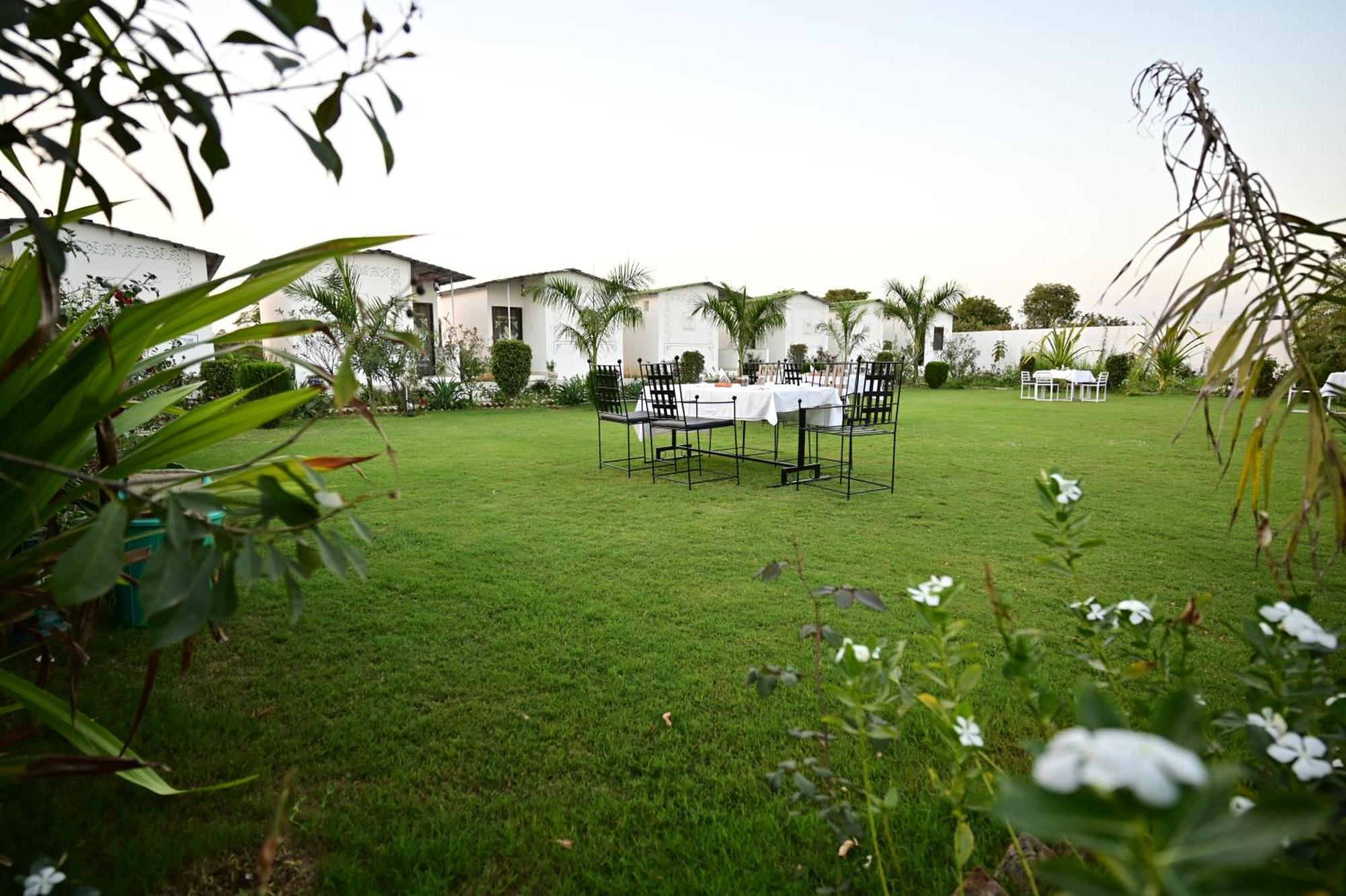 The Castle Crown - Hem Vilas Resort Ranthambhore ساواي مادهوبور المظهر الخارجي الصورة
