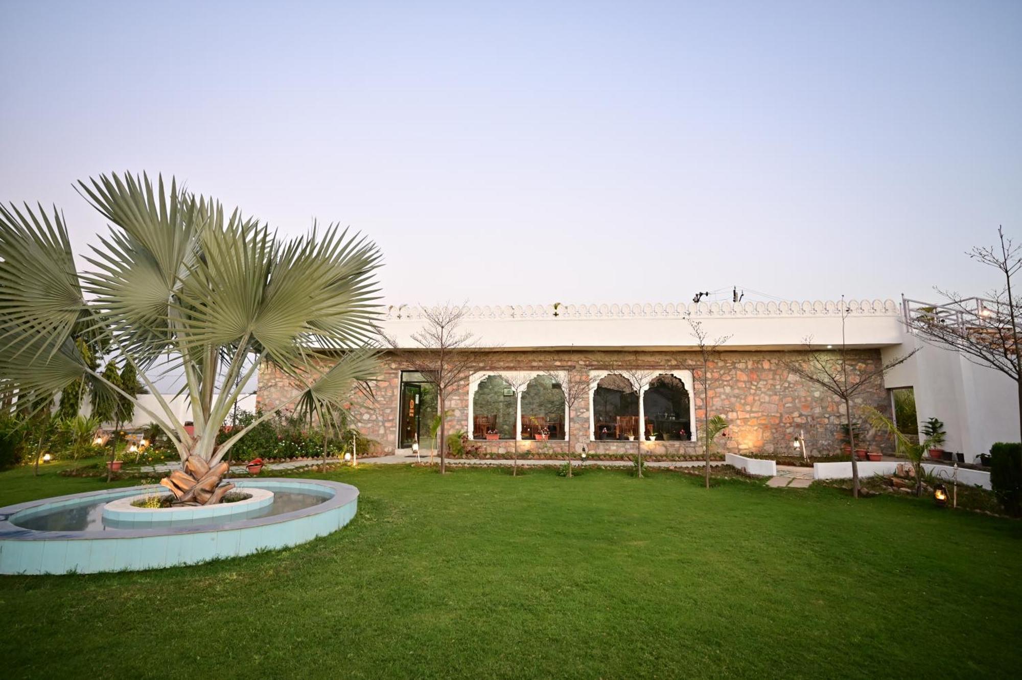 The Castle Crown - Hem Vilas Resort Ranthambhore ساواي مادهوبور المظهر الخارجي الصورة