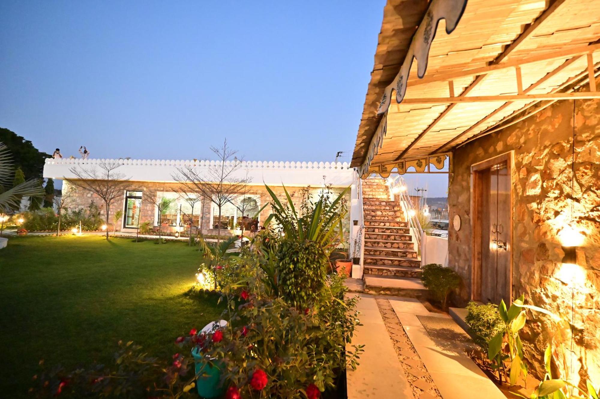 The Castle Crown - Hem Vilas Resort Ranthambhore ساواي مادهوبور المظهر الخارجي الصورة