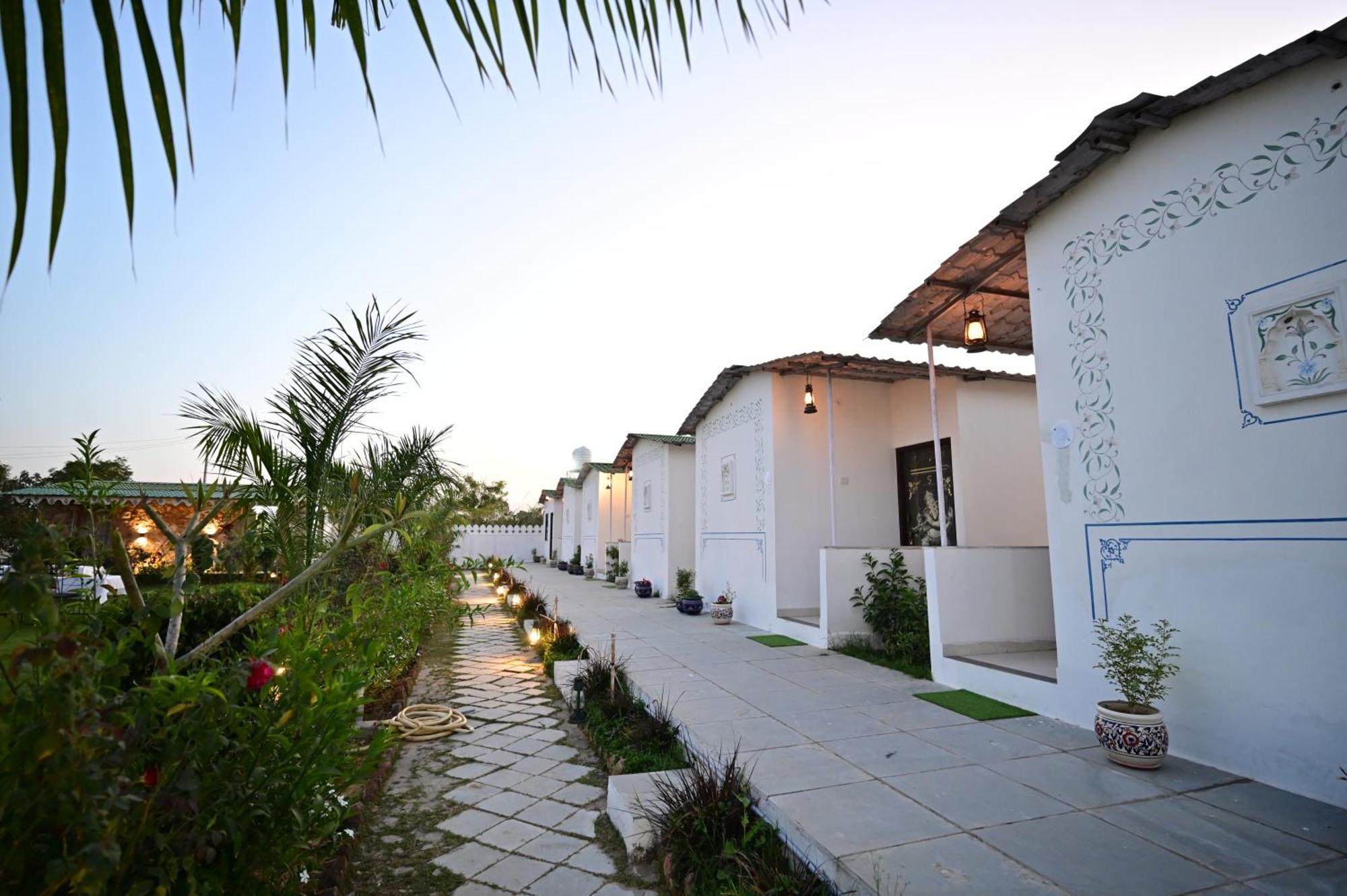 The Castle Crown - Hem Vilas Resort Ranthambhore ساواي مادهوبور المظهر الخارجي الصورة