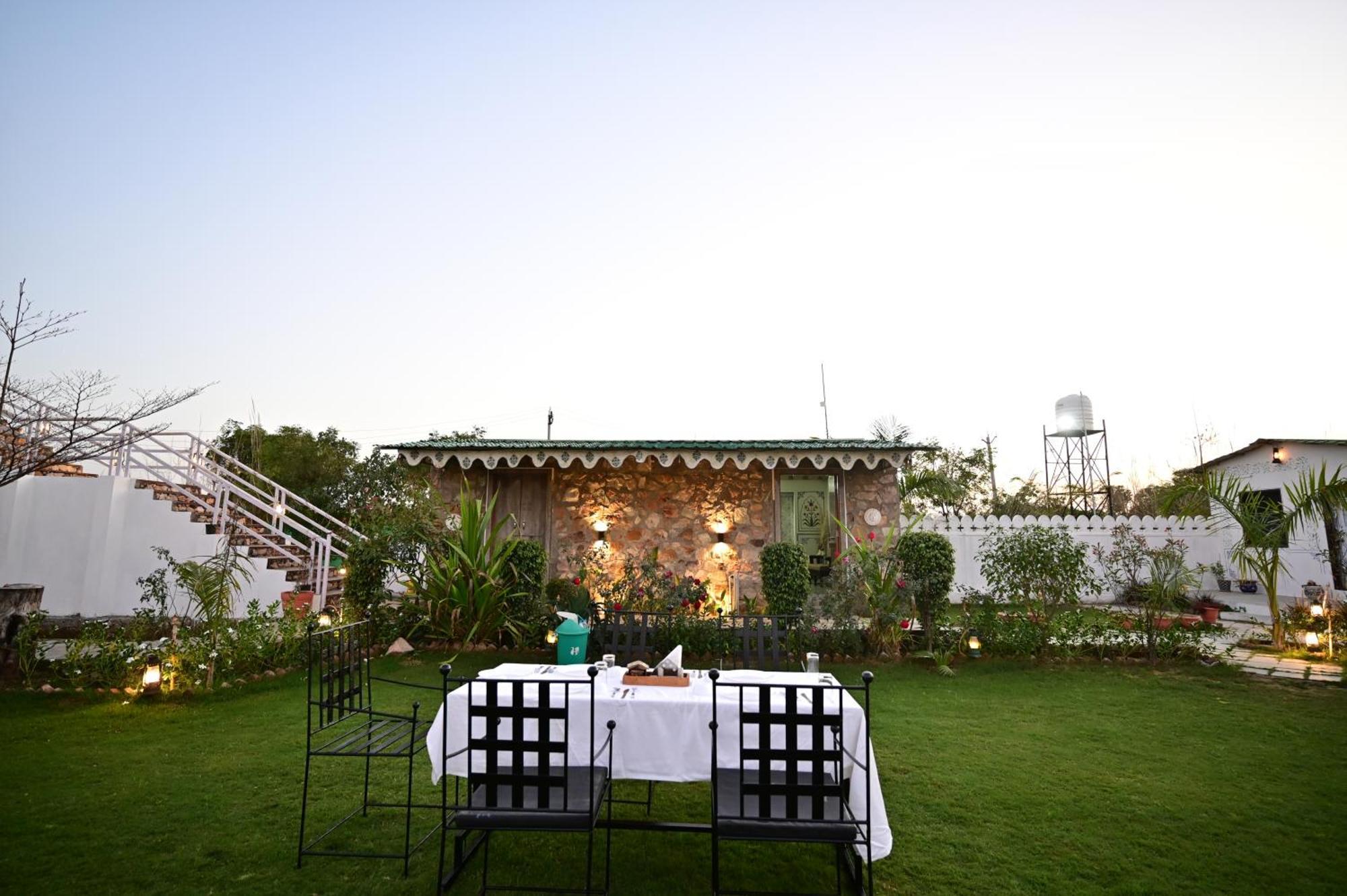 The Castle Crown - Hem Vilas Resort Ranthambhore ساواي مادهوبور المظهر الخارجي الصورة